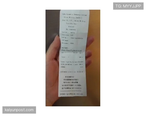 李诗沣机场随手一刷卡那张小票能把我吓到怀疑人生 李诗沣机场随手一刷卡那张小票能把我吓到怀疑人生