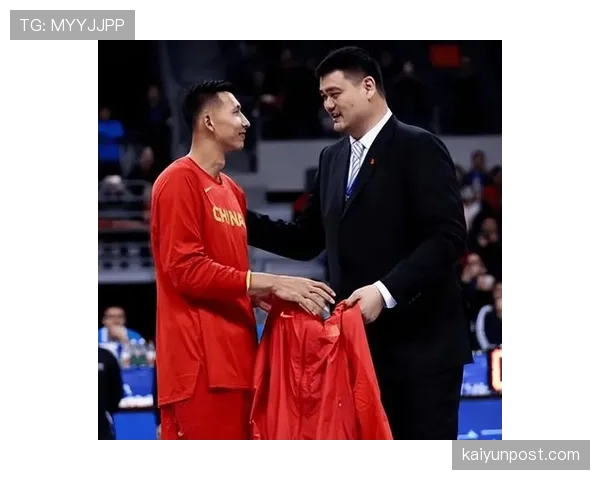 易建联家里那泳池,比咱们小区健身房还豪华,这生活真让人心慌 易建联家里那泳池,比咱们小区健身房还豪华,这生活真让人心慌